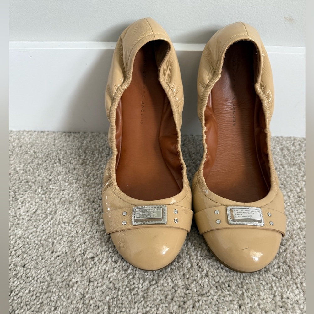 Marc Jacobs Beige Leather Flats with Silver Accents
